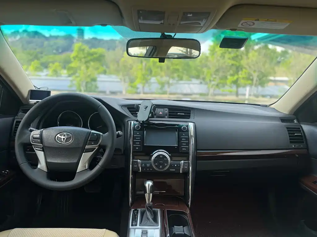 Toyota Reiz 2013 2.5V