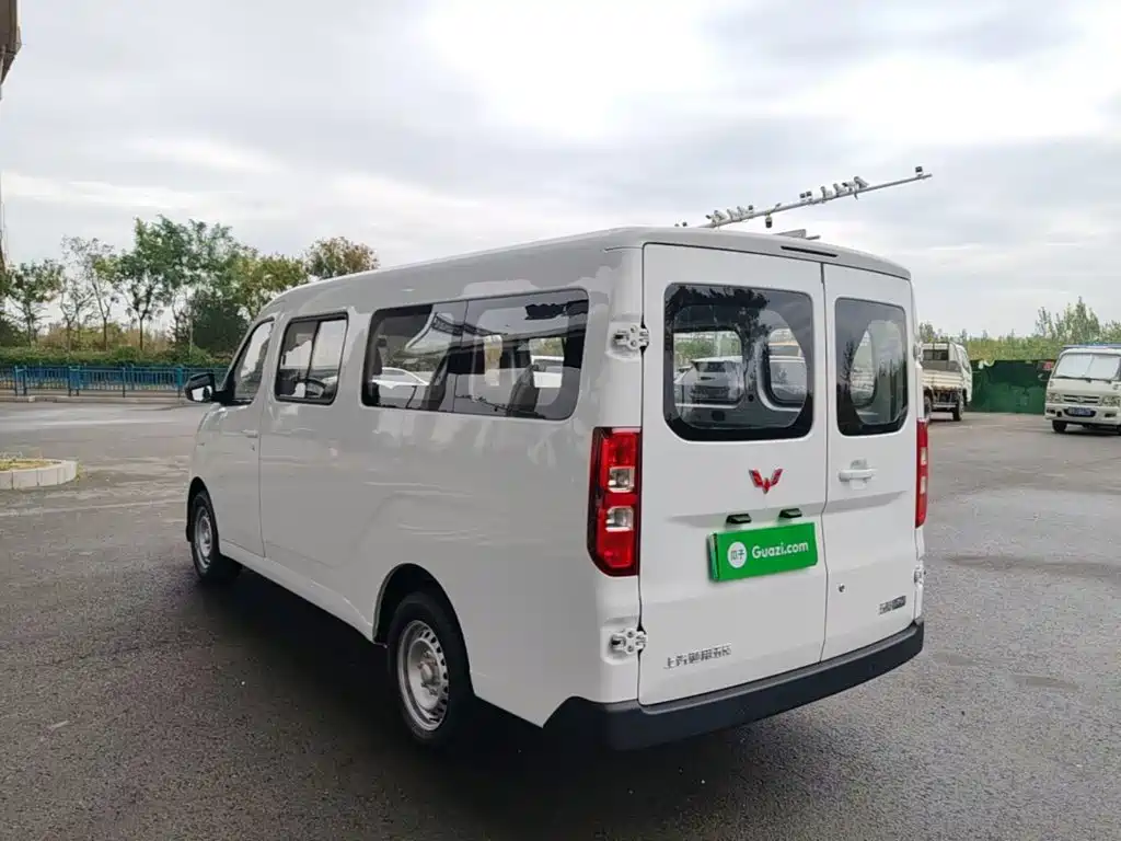 Wuling Yangguang — миниатюра 5