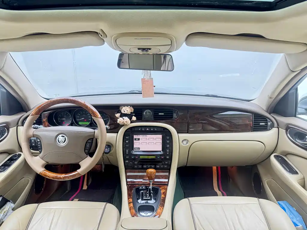 Jaguar XJ — миниатюра 12