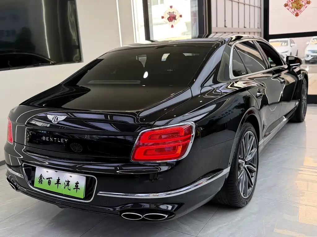 Bentley Flying Spur PHEV — миниатюра 7