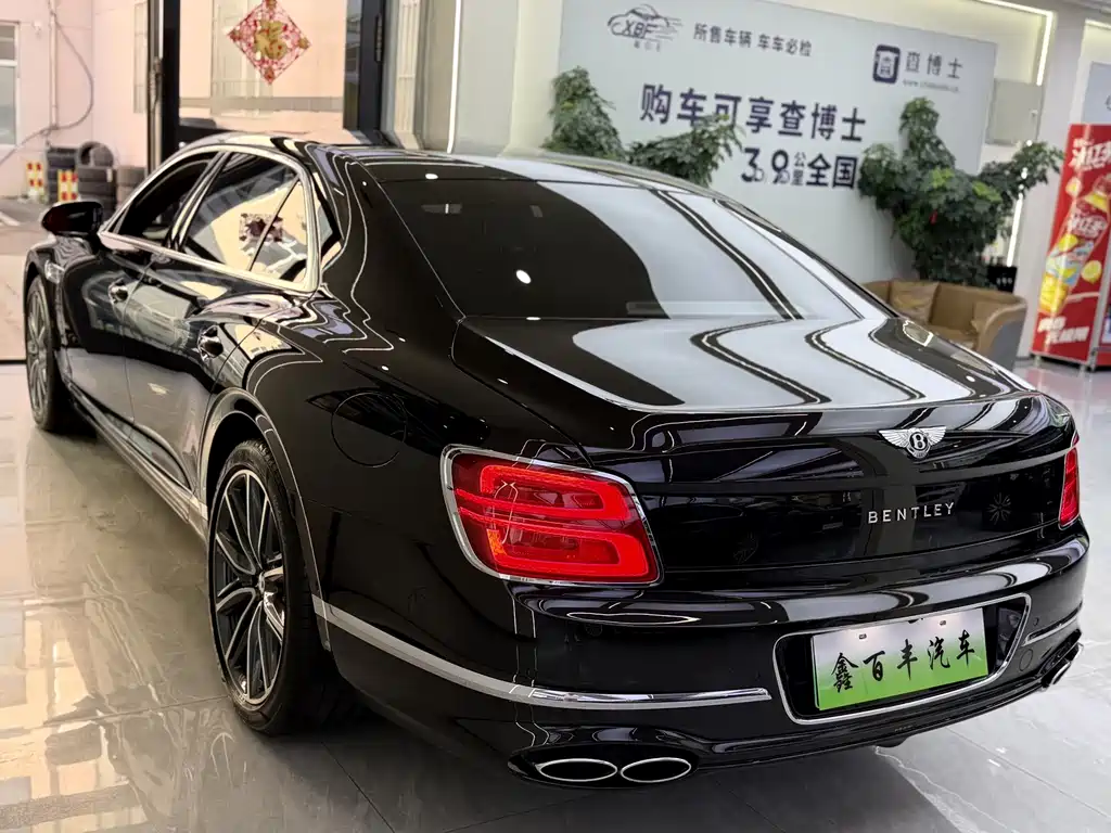 Bentley Flying Spur PHEV — миниатюра 9