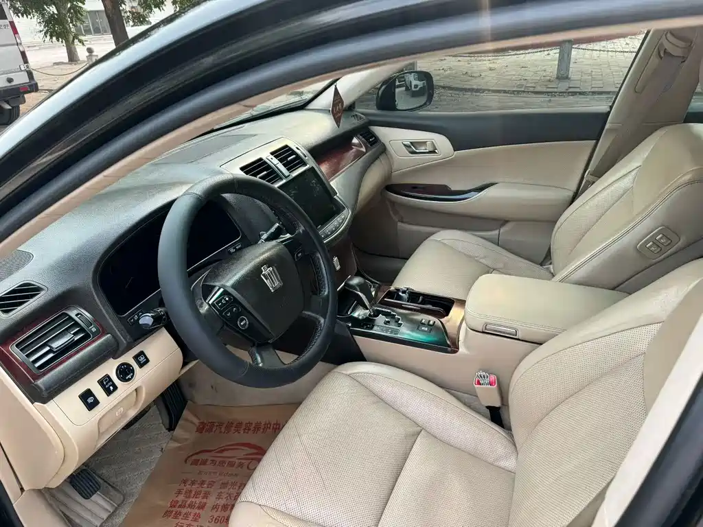 Toyota Crown — миниатюра 9
