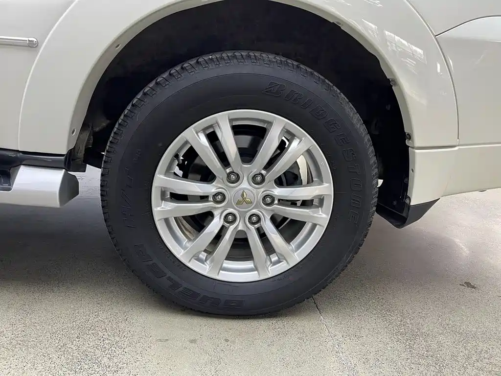 Mitsubishi Pajero (Import) — миниатюра 29