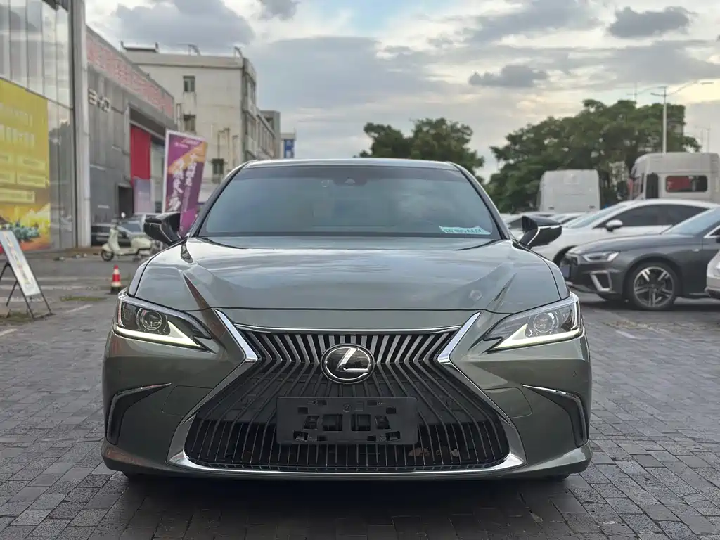 Lexus ES 2020 200