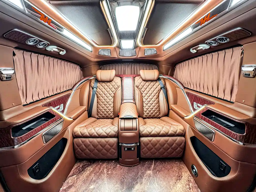 Mercedes-Benz V-Class 2021 — фото 27
