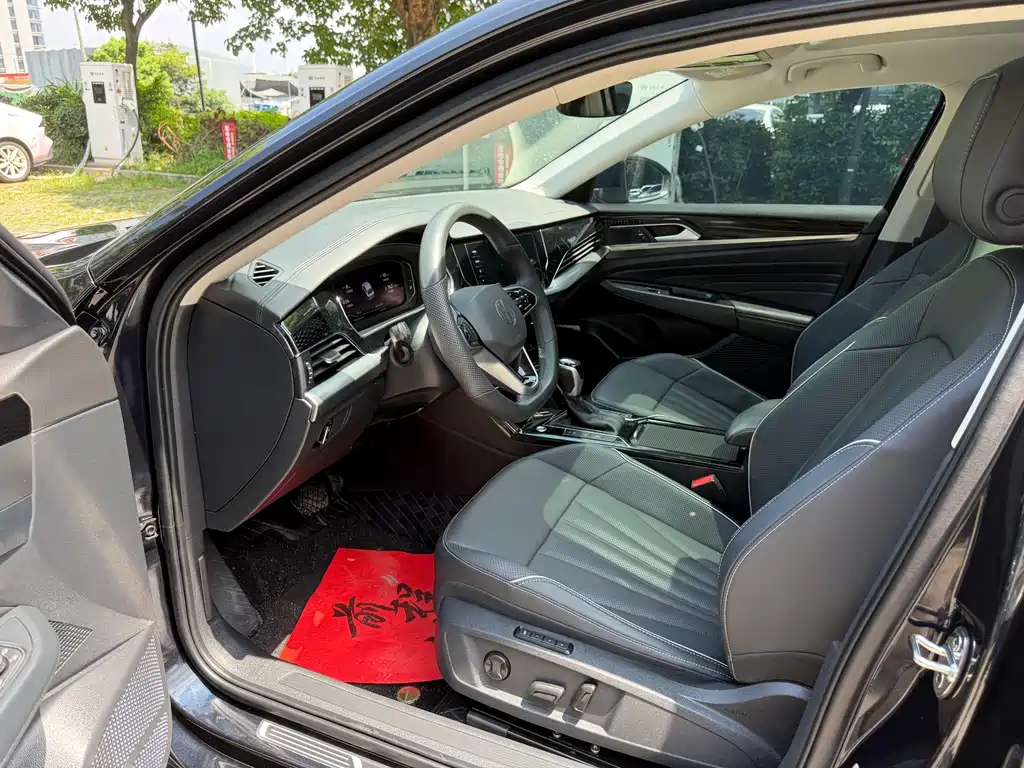 Volkswagen Passat 2024 330TSI Elite