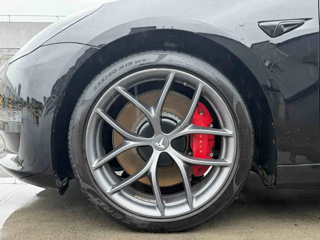 Tesla Model 3 — миниатюра 8