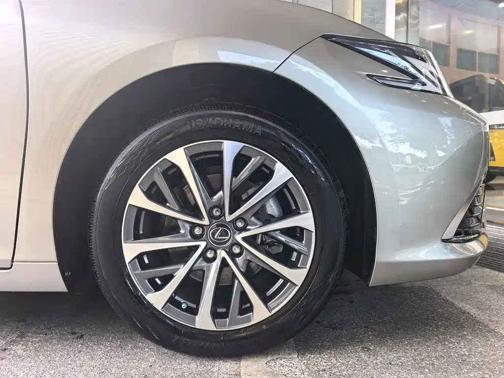 Lexus ES — миниатюра 7