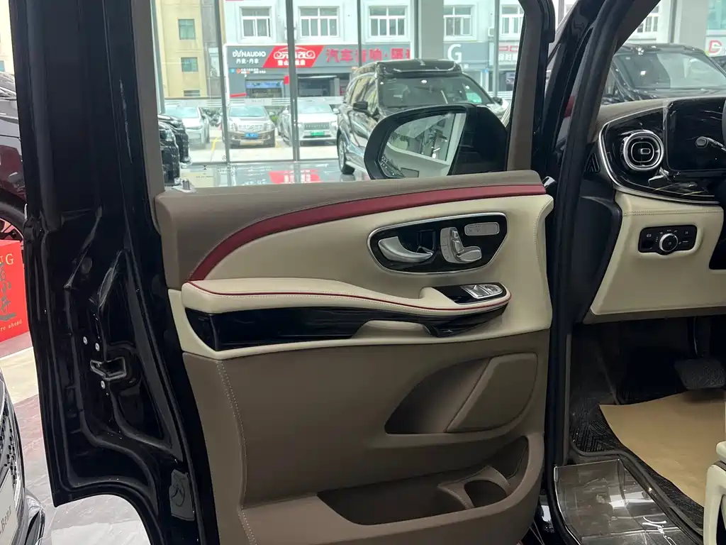 Mercedes-Benz V-Class V 2024 V 300 L Luxury
