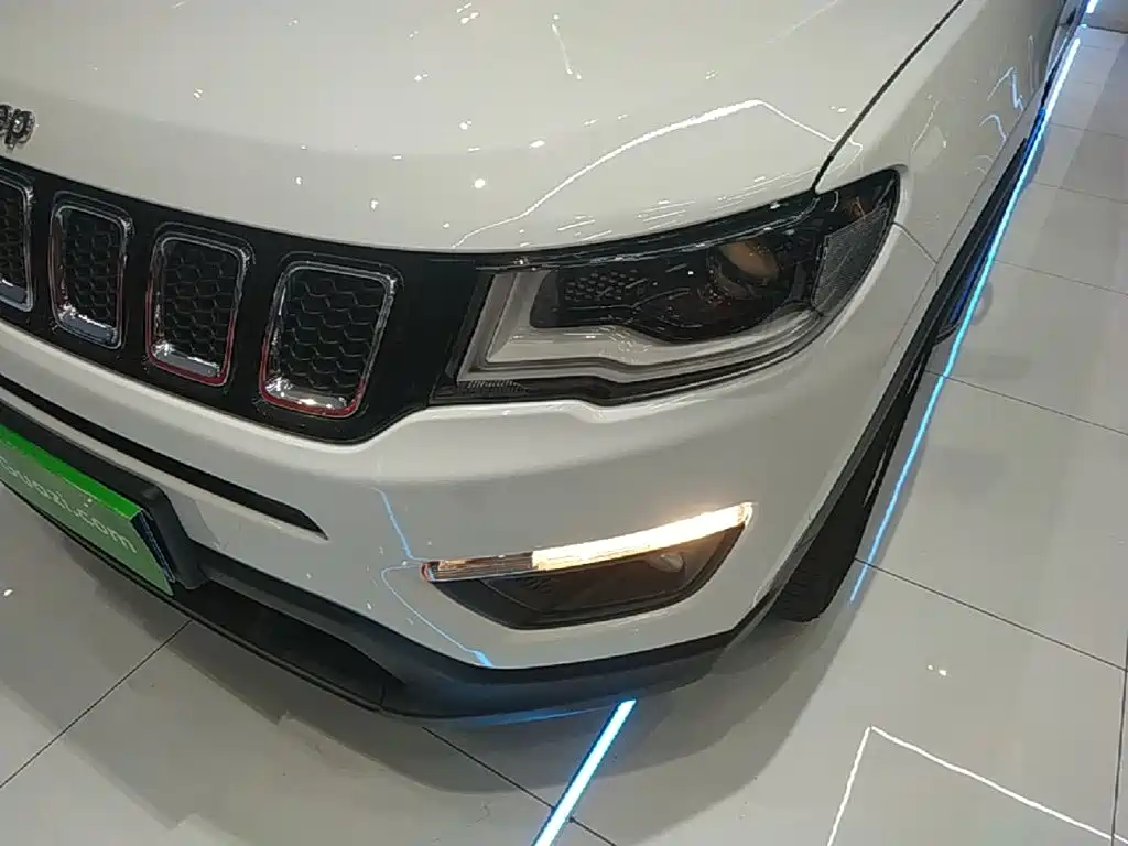 Jeep Compass — миниатюра 24