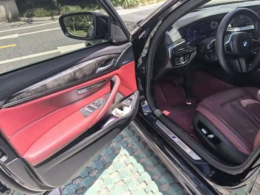 BMW 5 Series — миниатюра 9