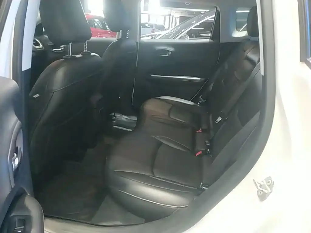 Jeep Compass — миниатюра 17
