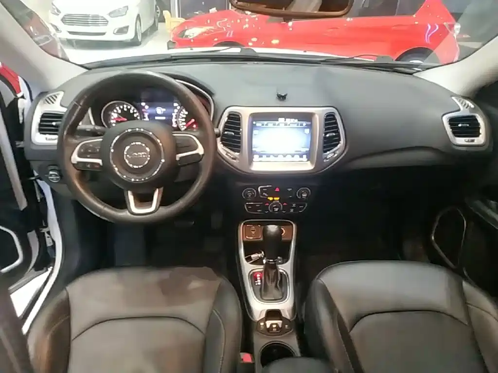 Jeep Compass — миниатюра 10