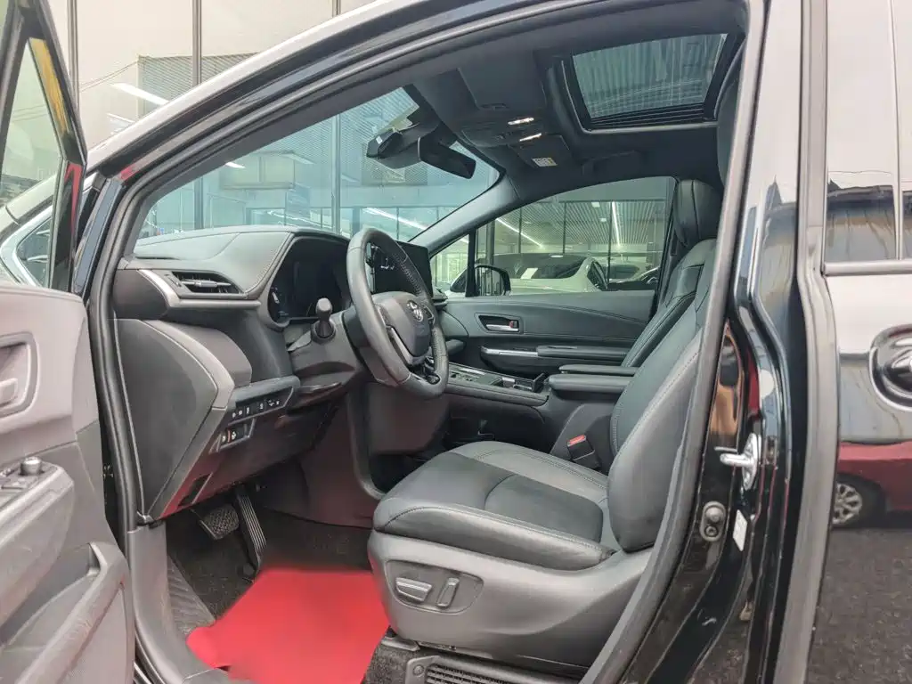 Toyota Sienna — миниатюра 17