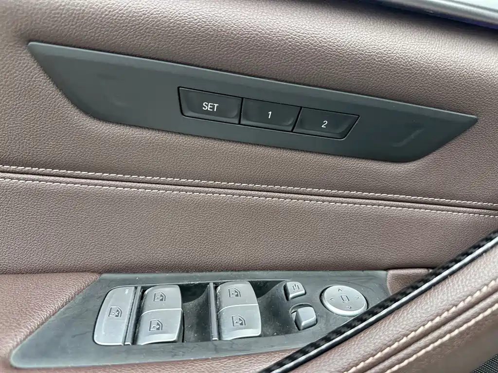 BMW 5 Series — миниатюра 12