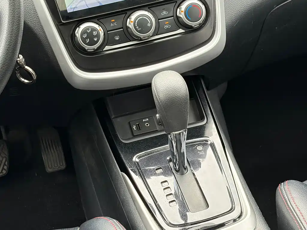 Nissan Tiida — миниатюра 13