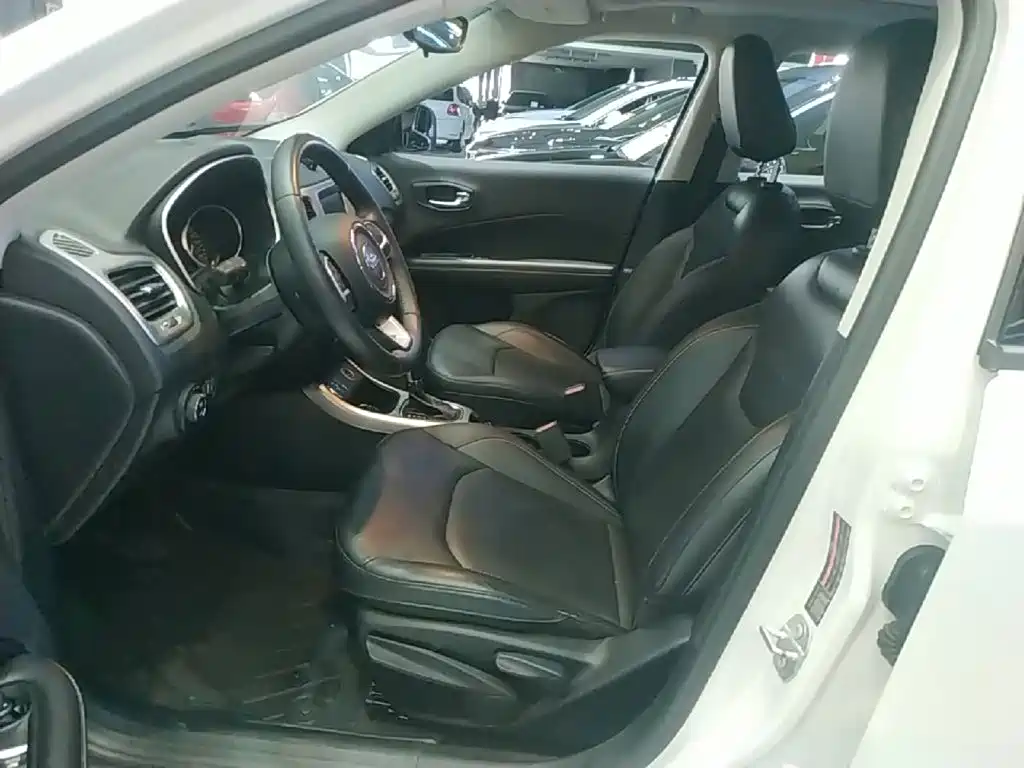 Jeep Compass — миниатюра 15