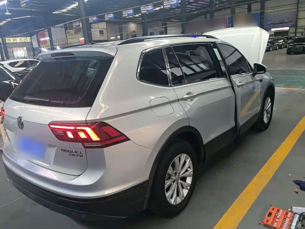 Volkswagen Tiguan L — миниатюра 7