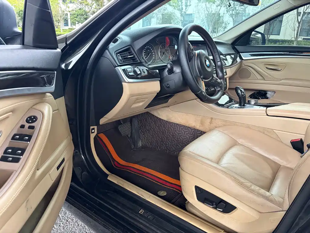 BMW 5 Series — миниатюра 7
