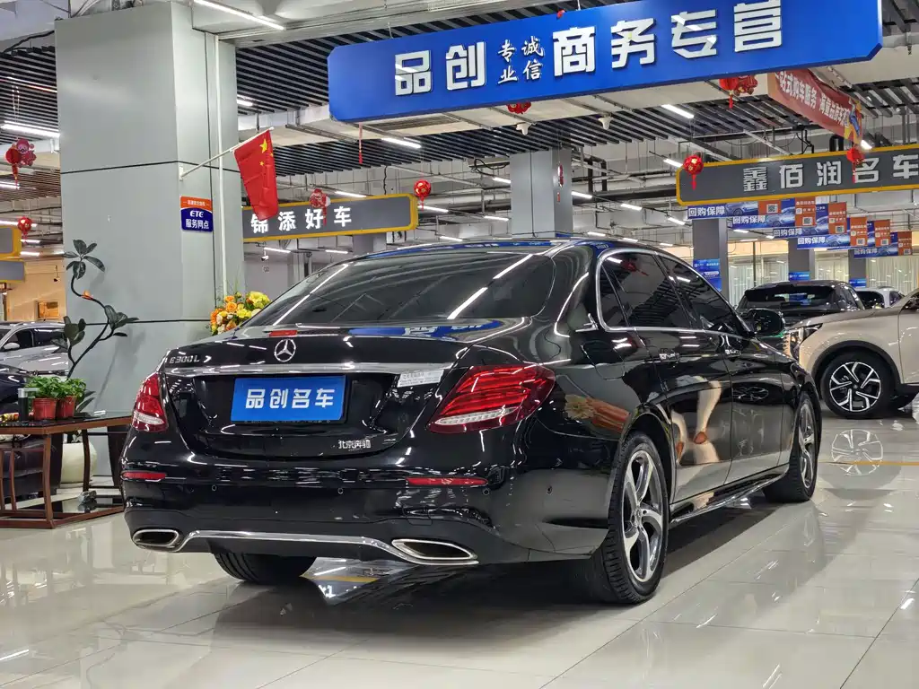 Mercedes-Benz E-Class — миниатюра 9