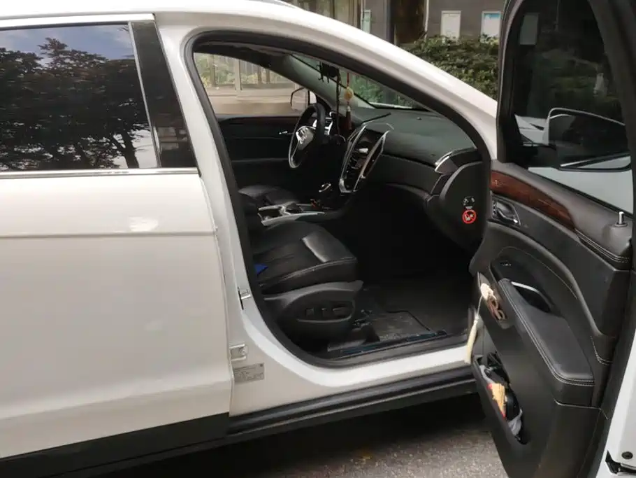 Cadillac SRX — миниатюра 8