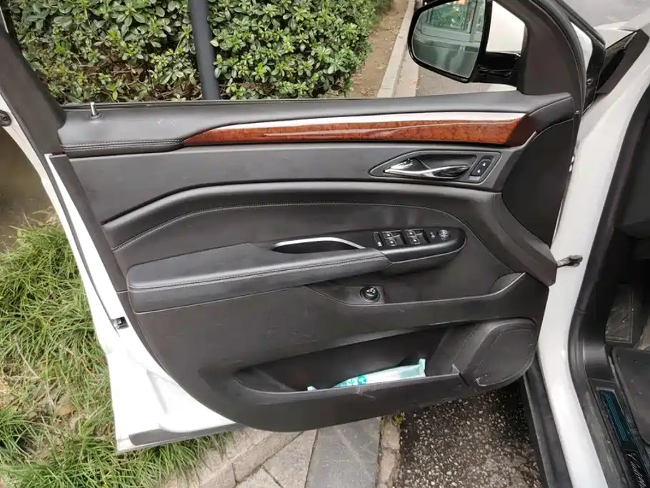 Cadillac SRX — миниатюра 7