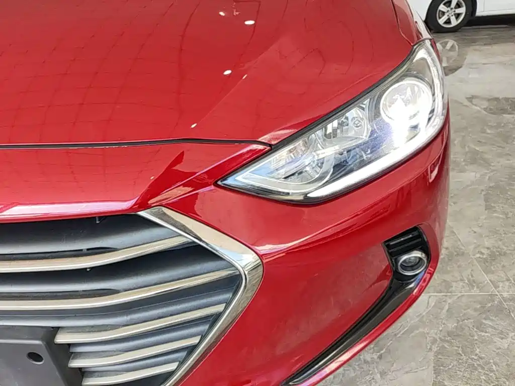 Hyundai Elantra — миниатюра 24