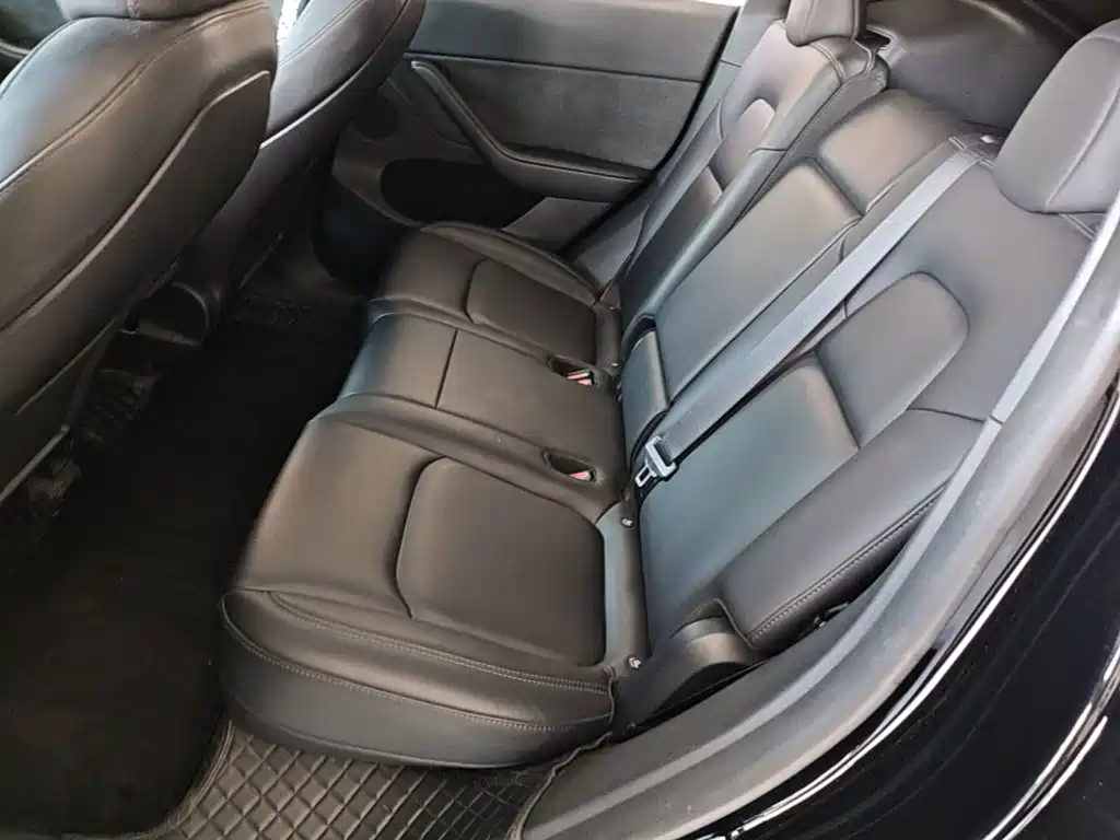 Tesla Model Y — миниатюра 17