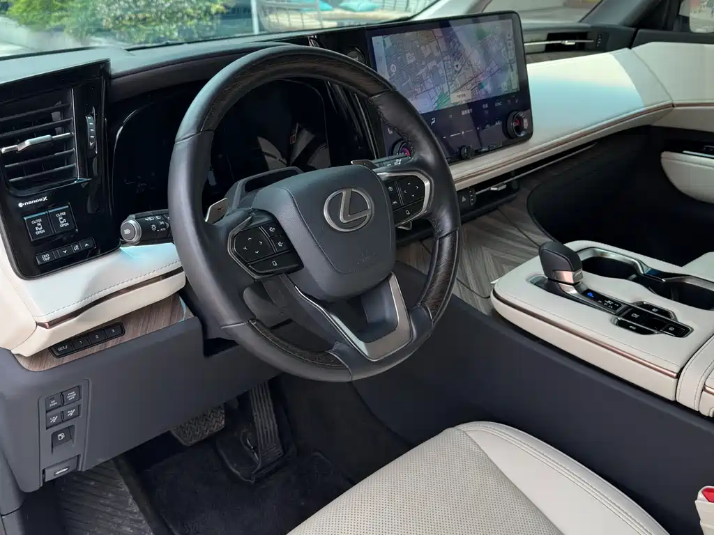 Lexus LM 2023 350h мест
