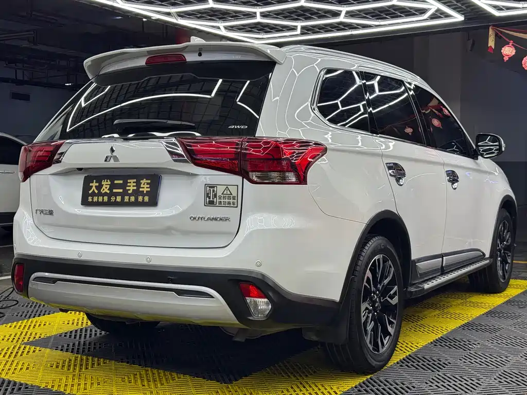 Mitsubishi Outlander 2019 2.4L 7 мест VI