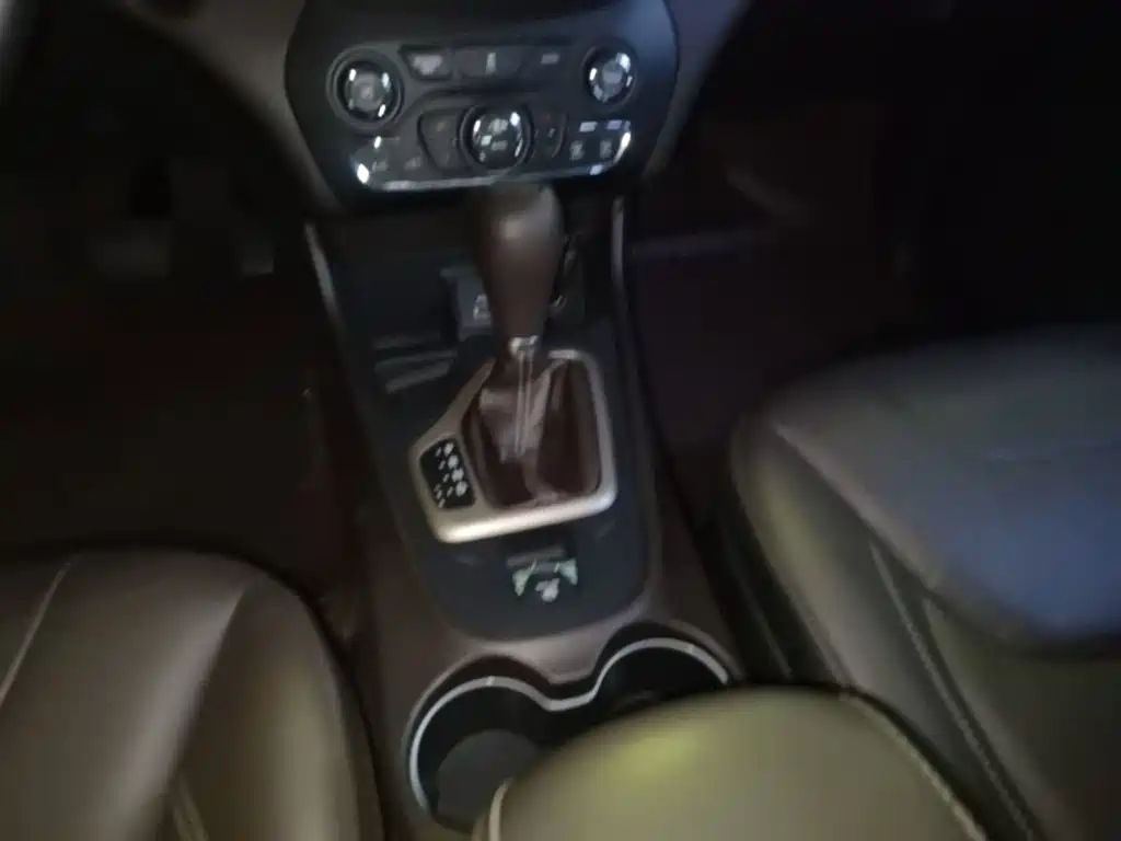 Jeep Cherokee — миниатюра 14