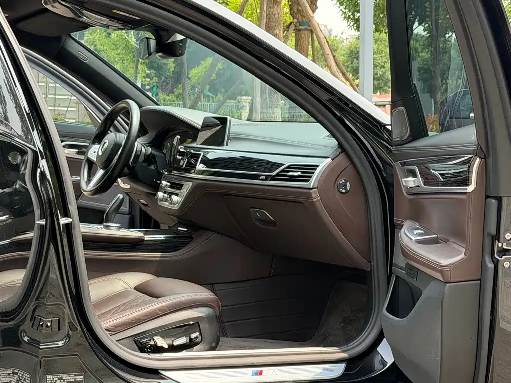 BMW 7 Series 7 2021 730Li M Sport