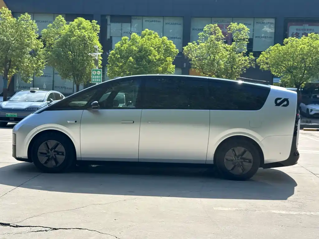 Li Auto Li MEGA — миниатюра 4