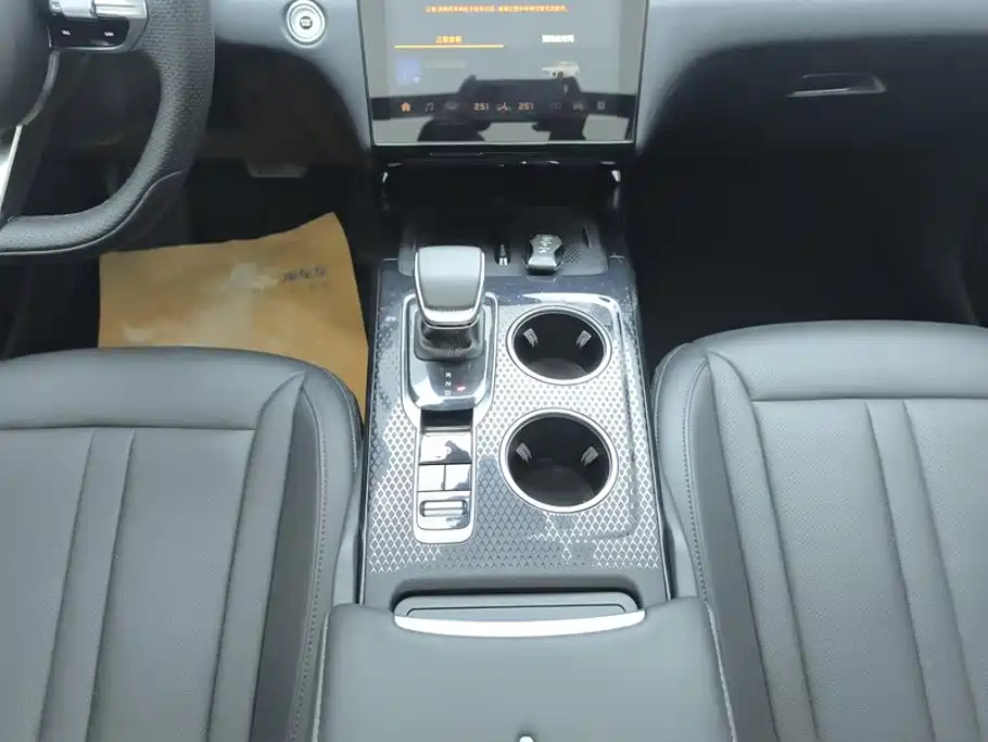 Hongqi Hongqi HS3 PHEV — миниатюра 16