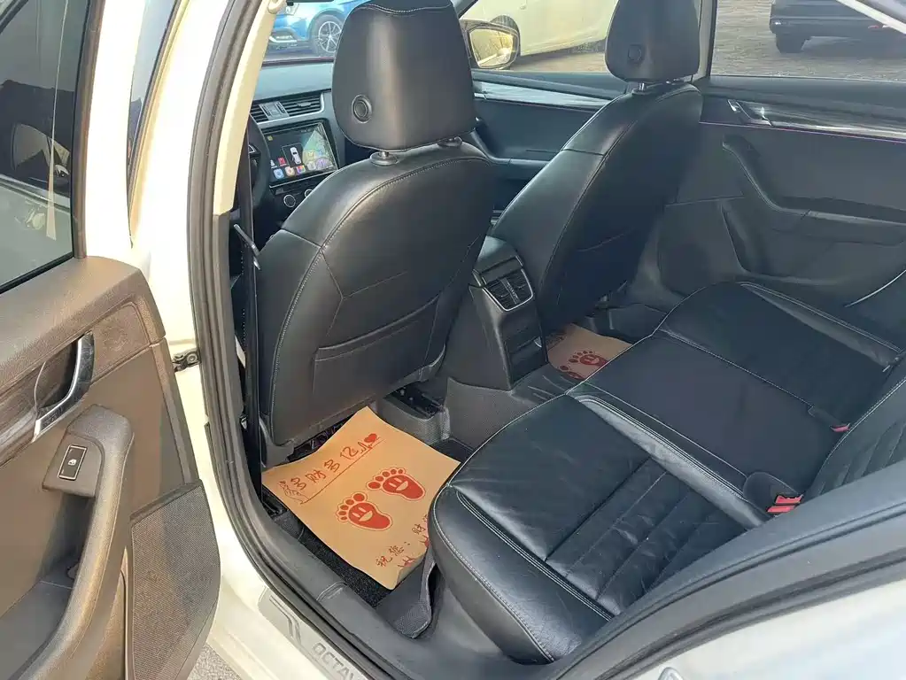Skoda Octavia — миниатюра 9