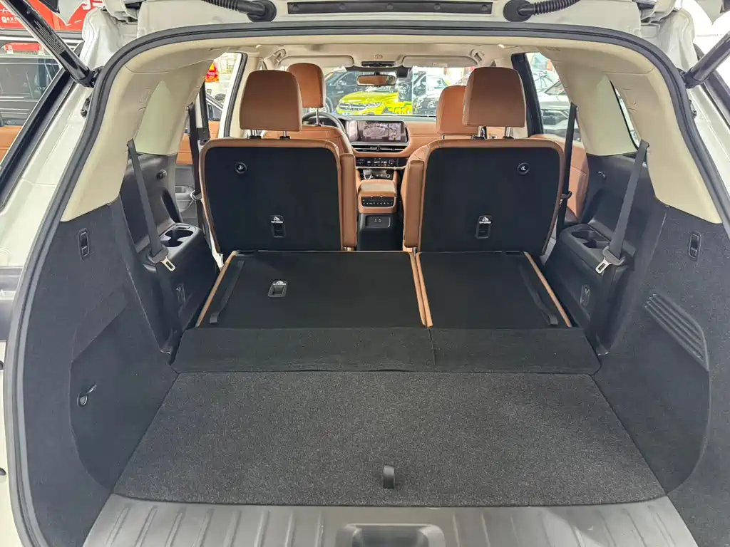 NISSAN EXPLORING THE LAND