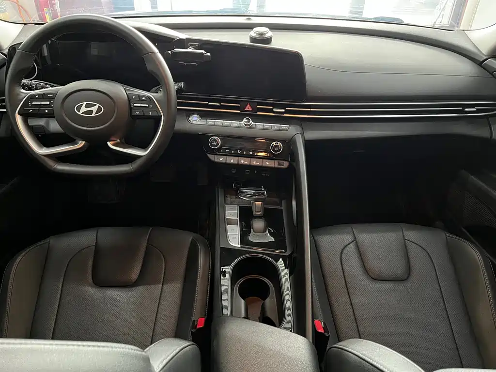Hyundai Elantra 2023 1.5L CVT LUX Luxury