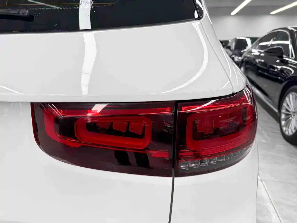 Mercedes-Benz GLB — миниатюра 22