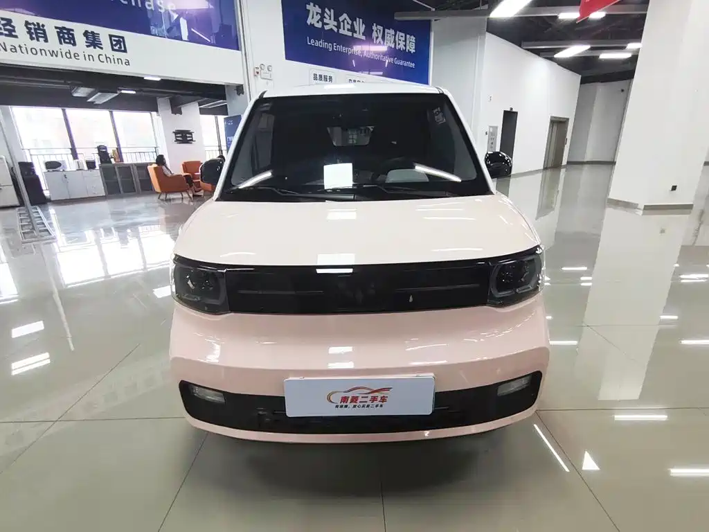 Заказать Wuling MINIEV 2021 года за 642 592 ₽  из Китая