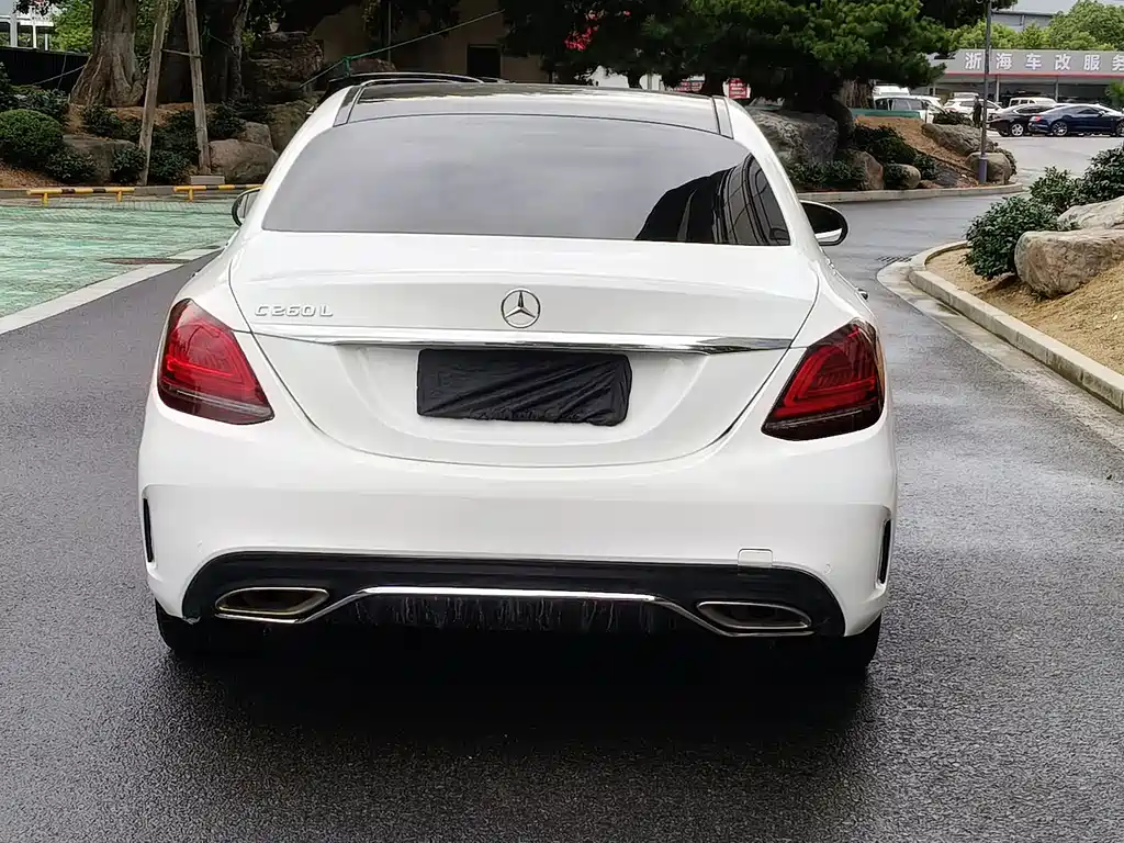 Mercedes-Benz C-Class — миниатюра 16