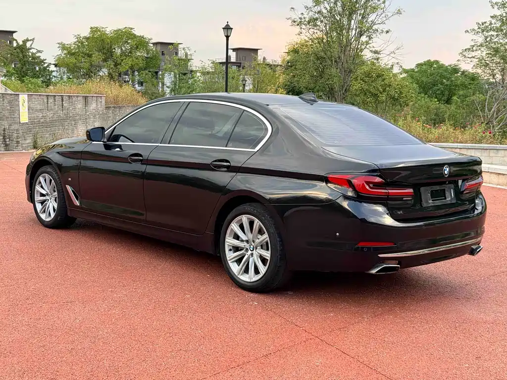 BMW 5 Series — миниатюра 7