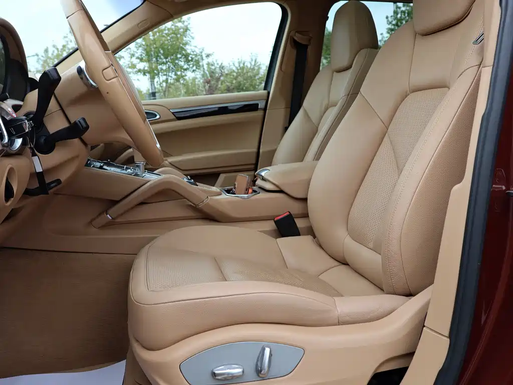 Porsche Cayenne — миниатюра 7