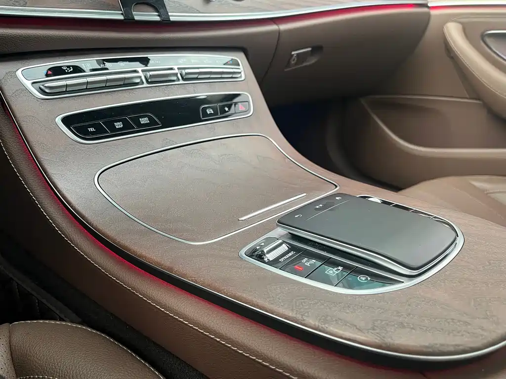 Mercedes-Benz E-Class - фото 10