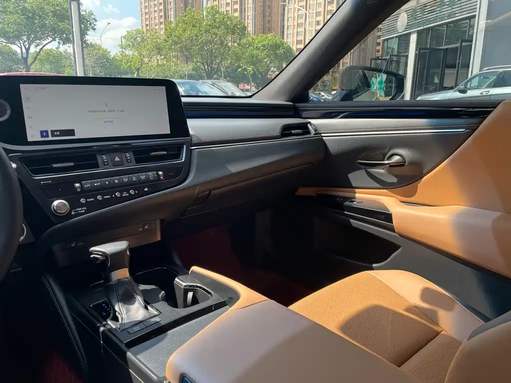 Lexus ES — миниатюра 18