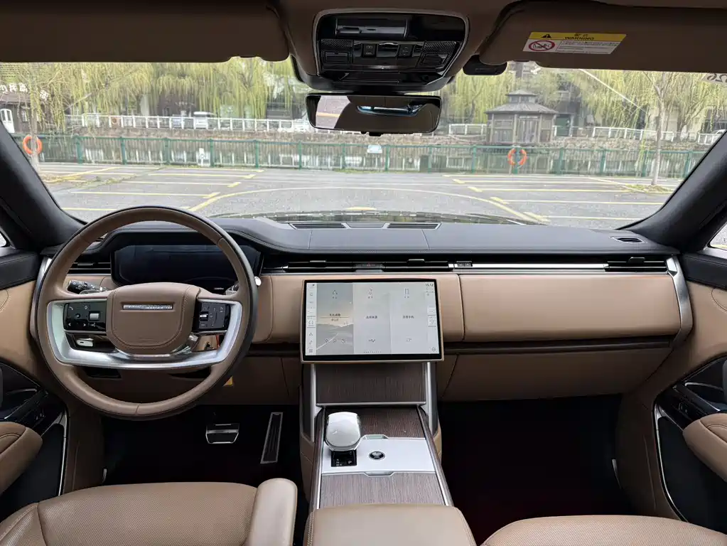 Land Rover Range Rover 2024 3.0 L6 400PS Long Wheelbase