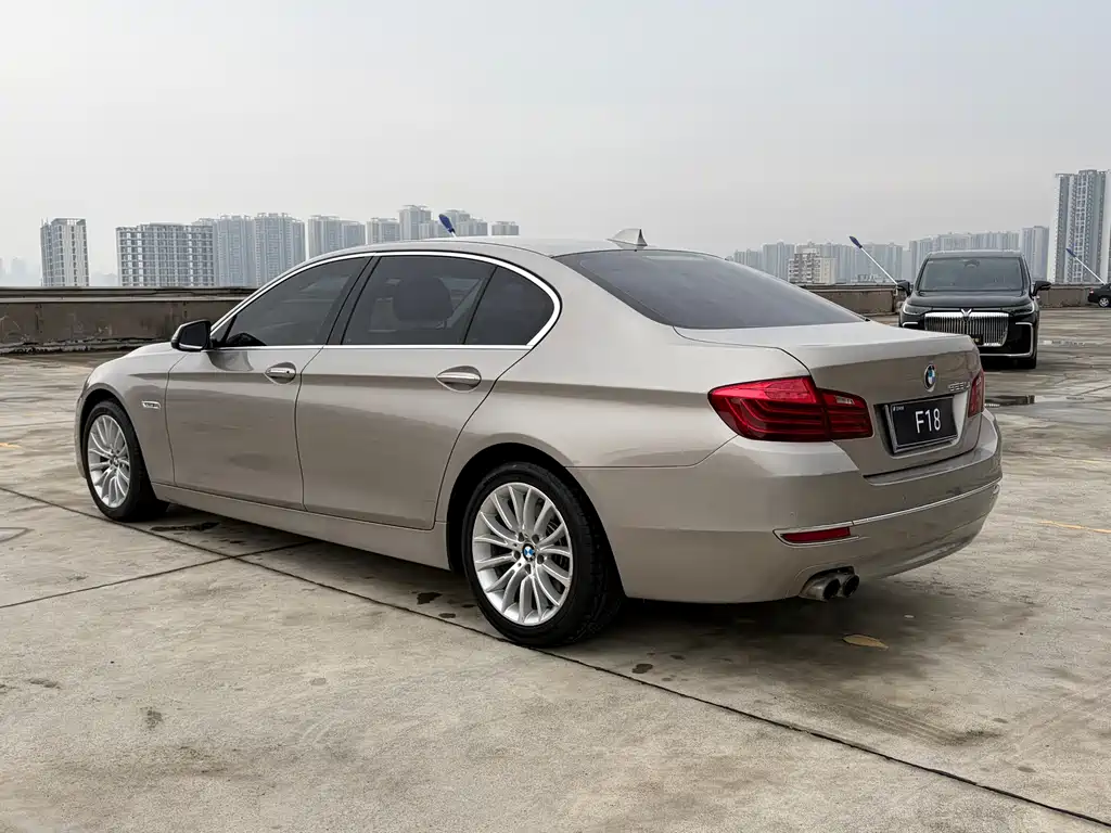 BMW 5 Series — миниатюра 7