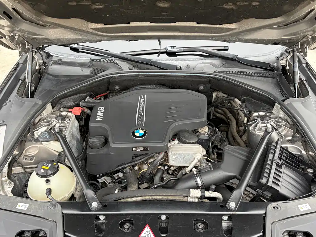 BMW 5 Series — миниатюра 14