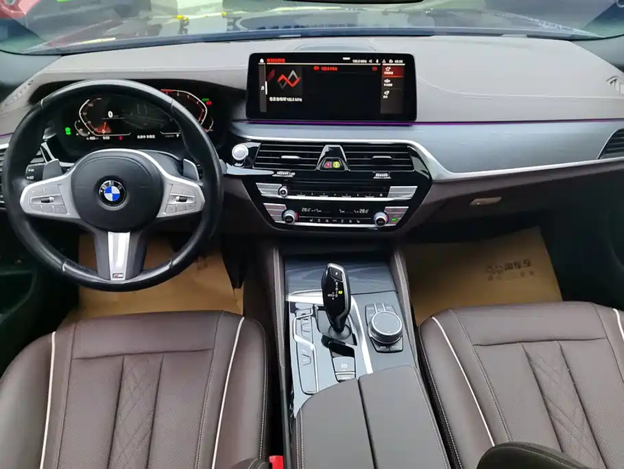 BMW 5 Series — миниатюра 12