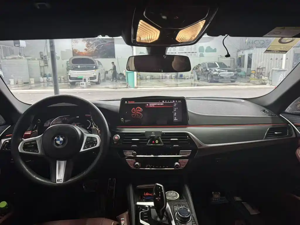 BMW 5 Series — миниатюра 6