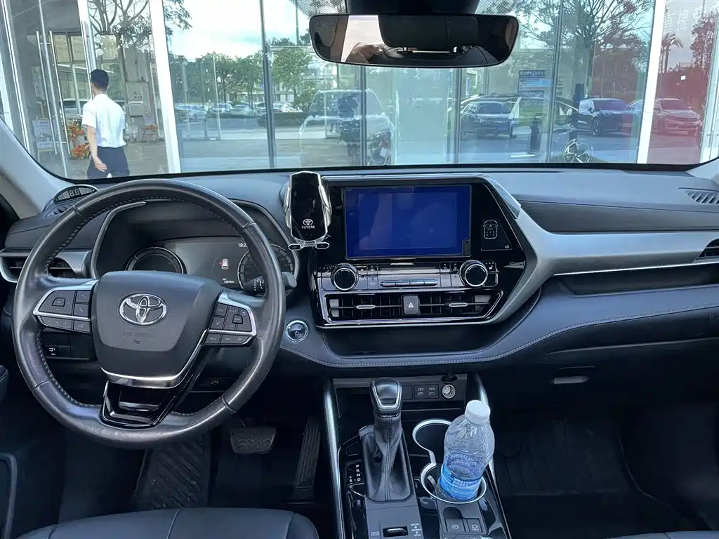 Toyota Highlander 2023 2.5L Luxury 7 мест